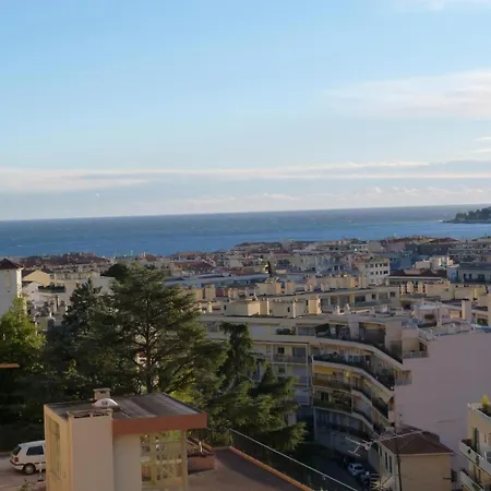 Le Patricia Мантон